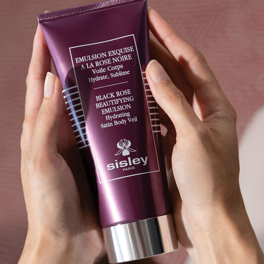 An ultra-hydrating and beautifying emulsion that provides the natural radiance and suppleness of youthful skin.